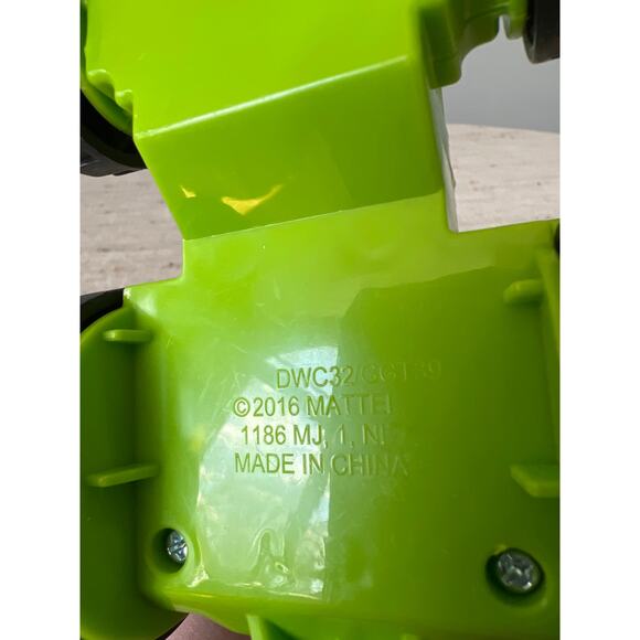 Fisher-Price Little People Helpful Harvester Tractor Farm Vehicle Figure Set - Picture 7 of 8